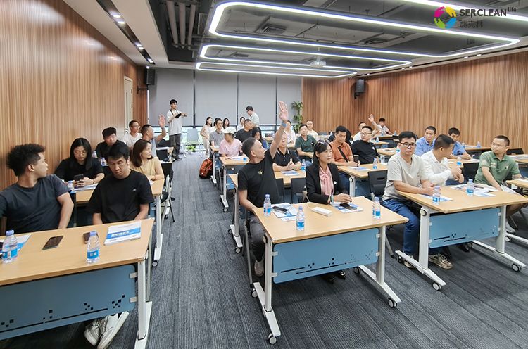 广东省工业和信息化厅2025 年高端装备制造产业集群培育专题研修班一行到访深圳市兴业卓辉实业有限公司开展参观学习活动 广东省工业和信息化厅2025 年高端装备制造产业集群培育专题研修班一行到访深圳市兴业卓辉实业有限公司开展参观学习活动