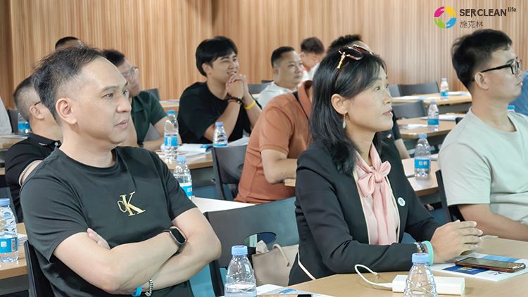 广东省工业和信息化厅2025 年高端装备制造产业集群培育专题研修班一行到访深圳市兴业卓辉实业有限公司开展参观学习活动 广东省工业和信息化厅2025 年高端装备制造产业集群培育专题研修班一行到访深圳市兴业卓辉实业有限公司开展参观学习活动