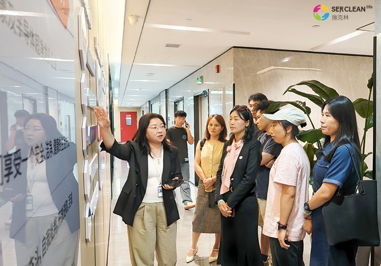 广东省工业和信息化厅2025 年高端装备制造产业集群培育专题研修班一行到访深圳市兴业卓辉实业有限公司开展参观学习活动 广东省工业和信息化厅2025 年高端装备制造产业集群培育专题研修班一行到访深圳市兴业卓辉实业有限公司开展参观学习活动