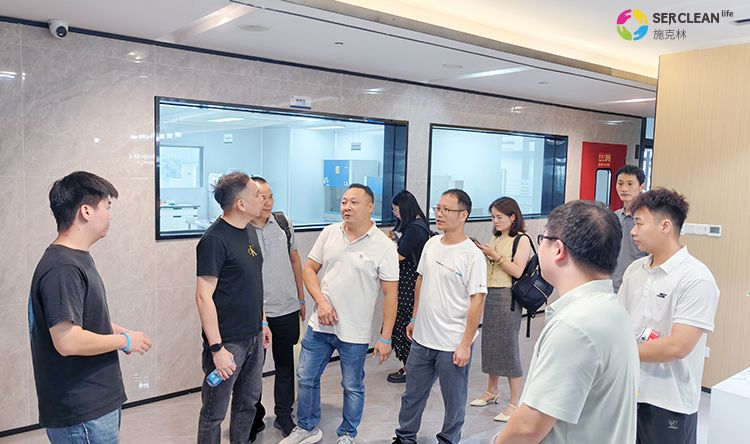 广东省工业和信息化厅2025 年高端装备制造产业集群培育专题研修班一行到访深圳市兴业卓辉实业有限公司开展参观学习活动 广东省工业和信息化厅2025 年高端装备制造产业集群培育专题研修班一行到访深圳市兴业卓辉实业有限公司开展参观学习活动