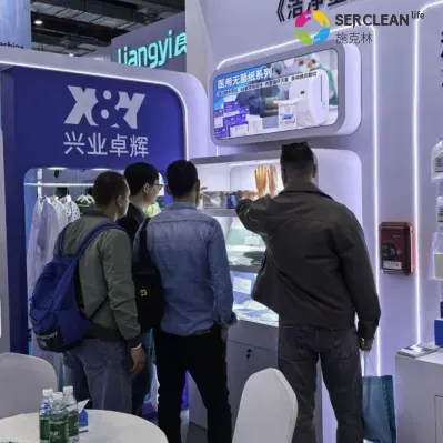 兴业卓辉工作人员展会现场讲解产品
